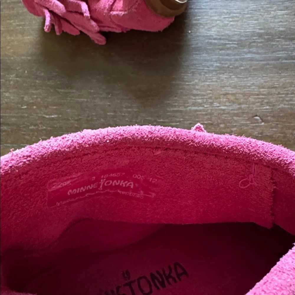Size 3 Minnetonka Double Fringe Side Zip Boot in pink
